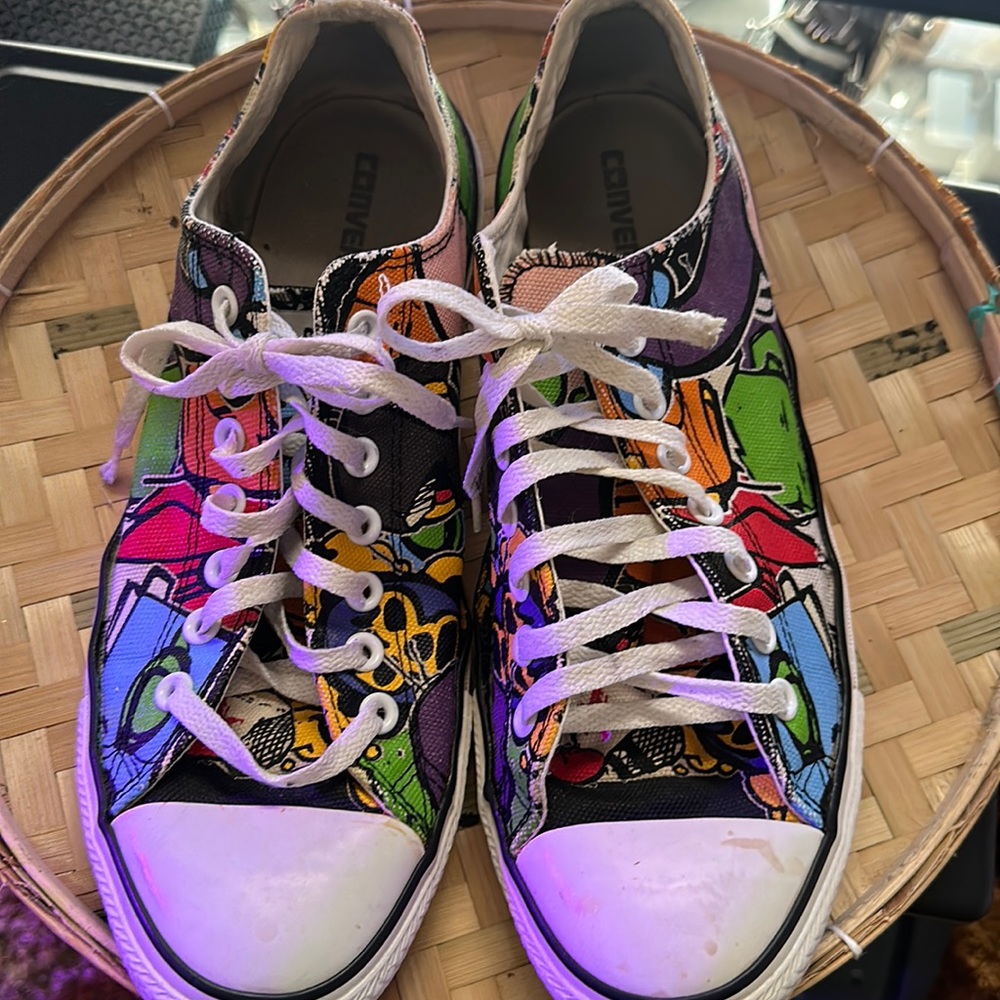Used converse sneaker